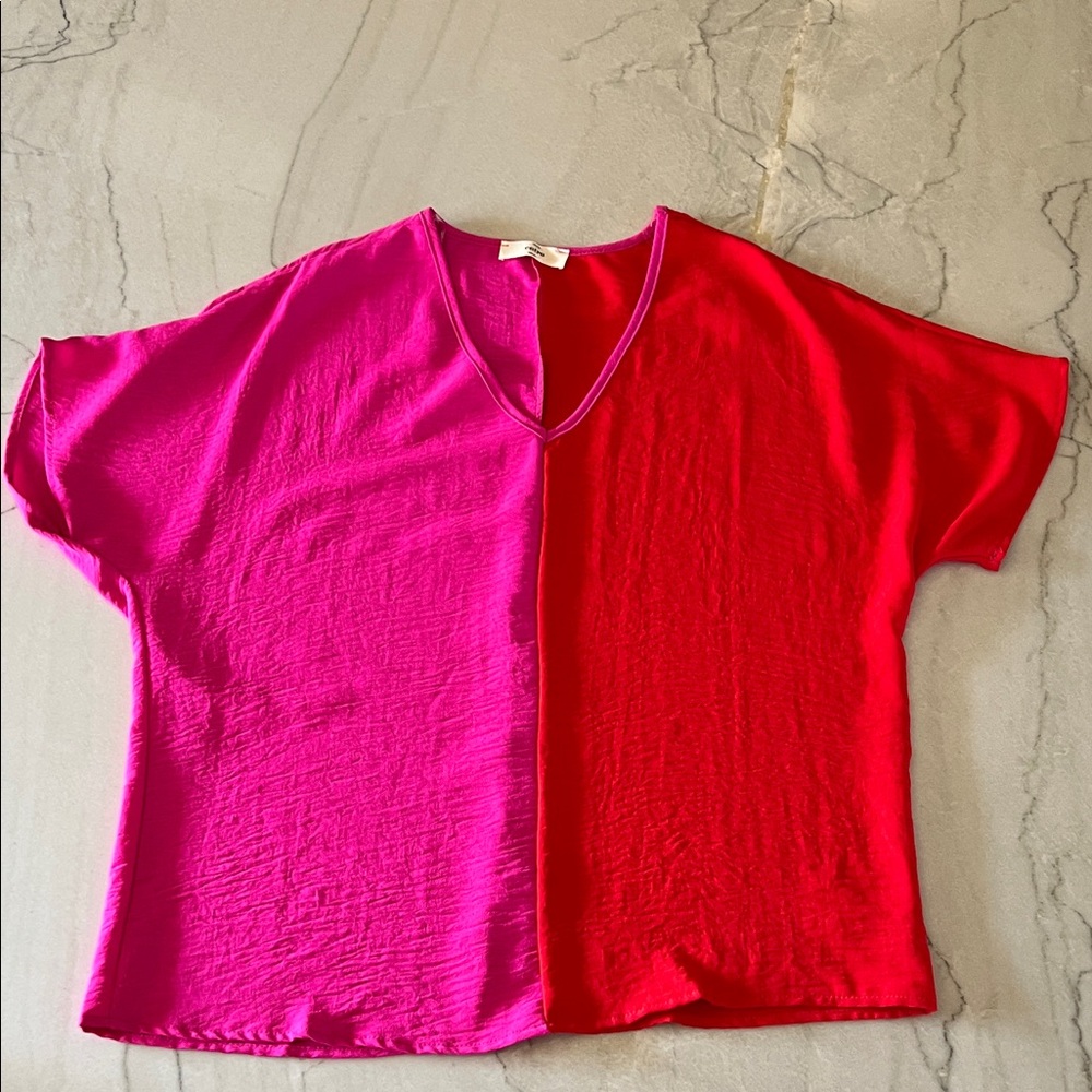 NWT Entro Two-Tone V-Neck Short Sleeve Top in Pink & Red